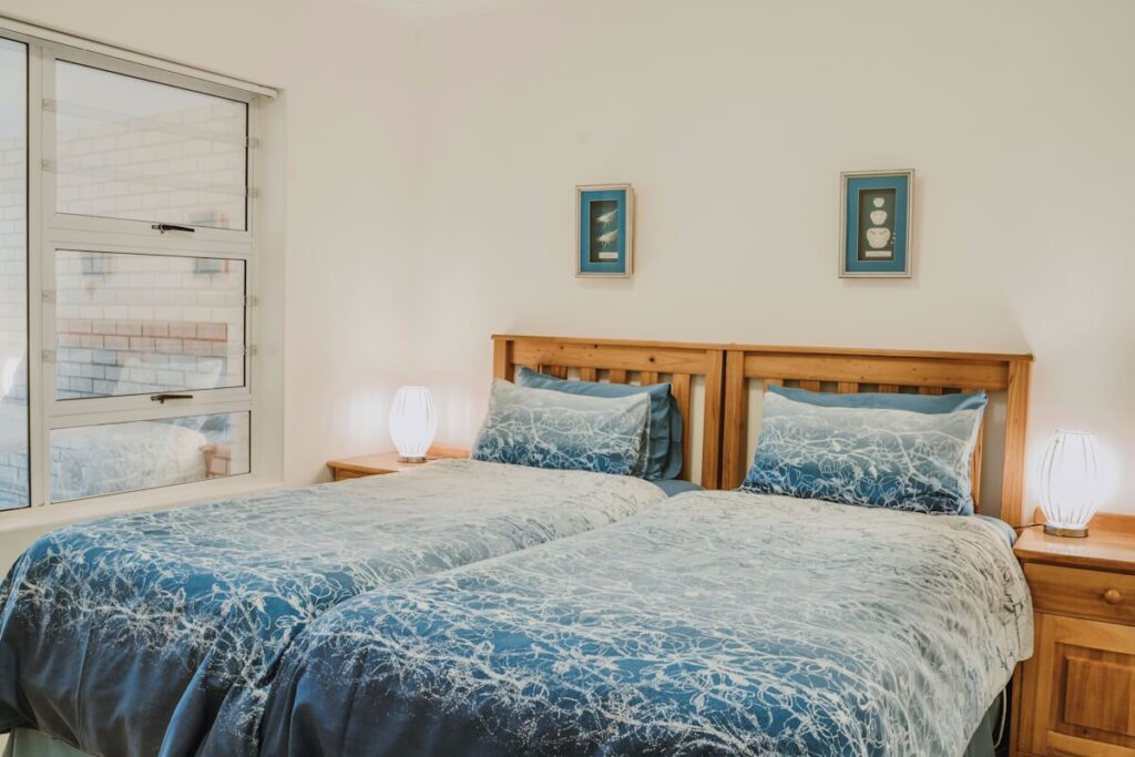 Aloha 2 - Accommodation Lodge in Stilbaai 2 Single Beds